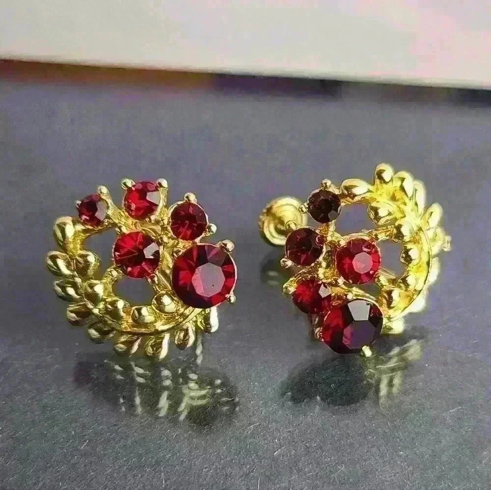 Vintage Star Brand Gold Tone Screw Back Earrings Red Crystal Gold Leaves Earring